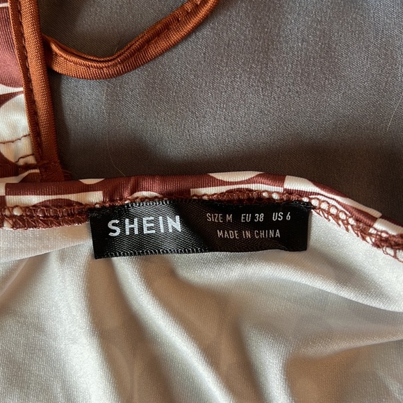 Cropped Halter Tie-Front Funky Top - Picture 3 of 3